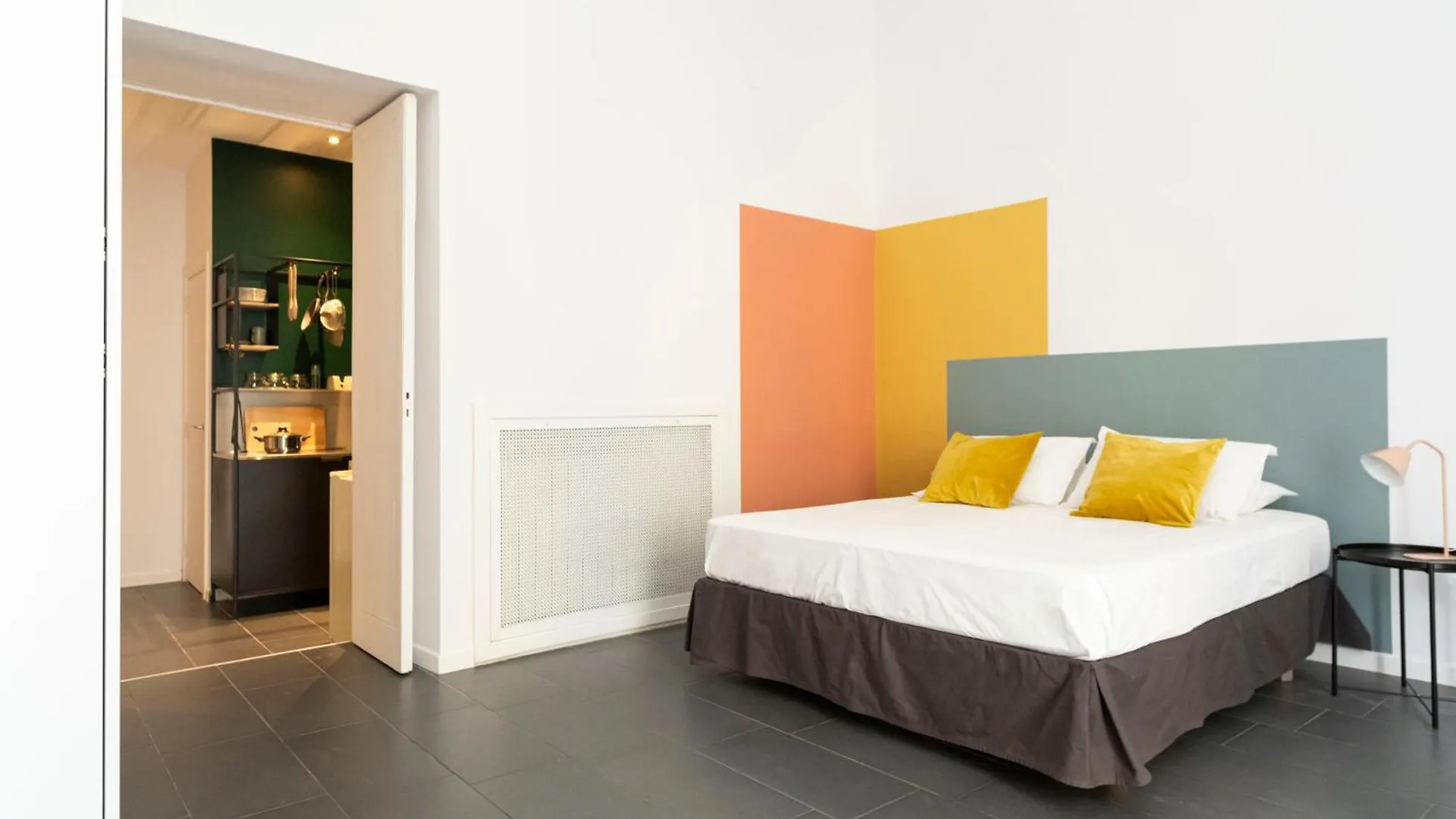 Lumina Apartment - Napoli Municipio Porto  Naples